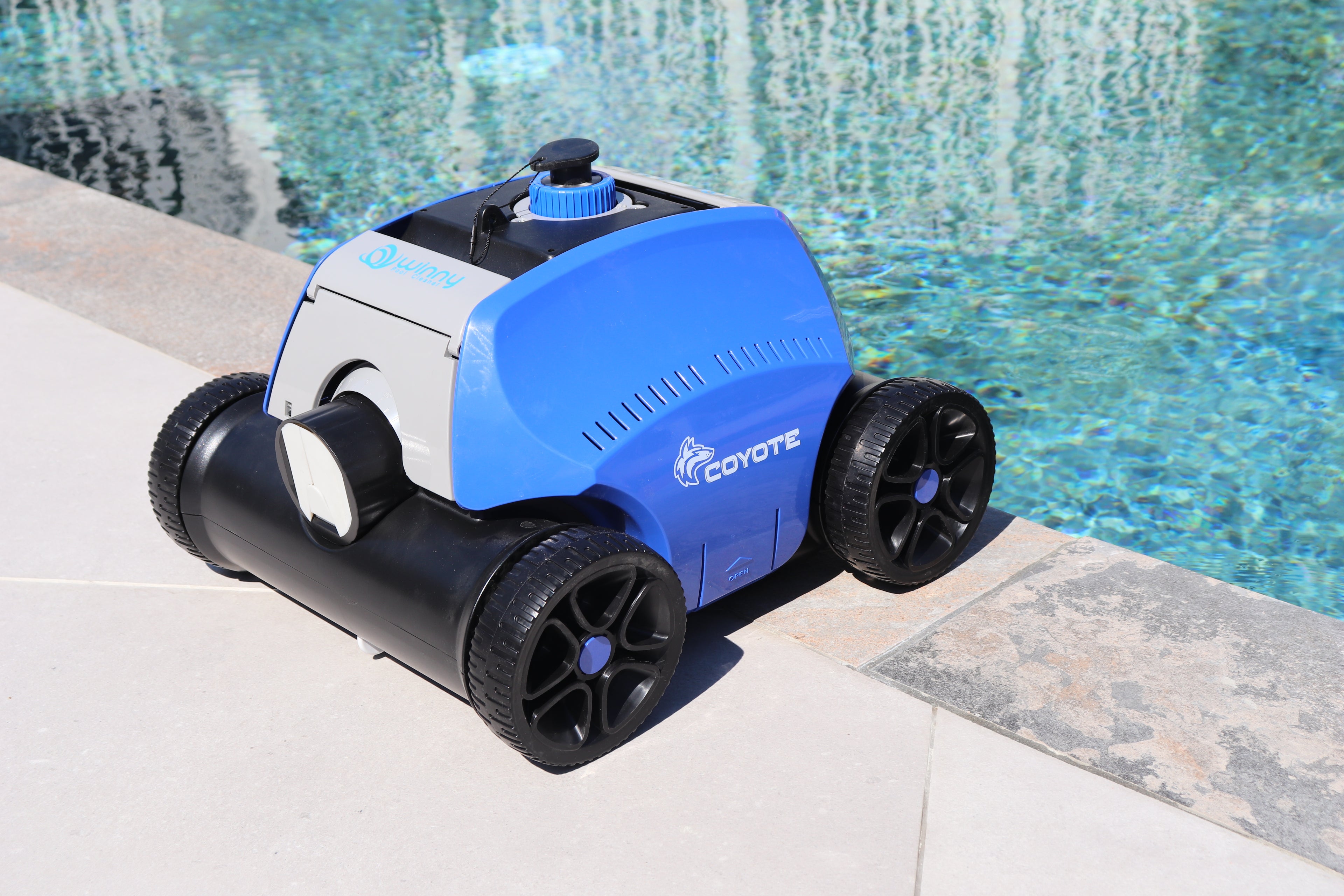 Coyote pool robot